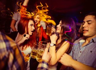 De ce oamenii merg la cluburi de noapte dintr-o perspectiva psihologica?