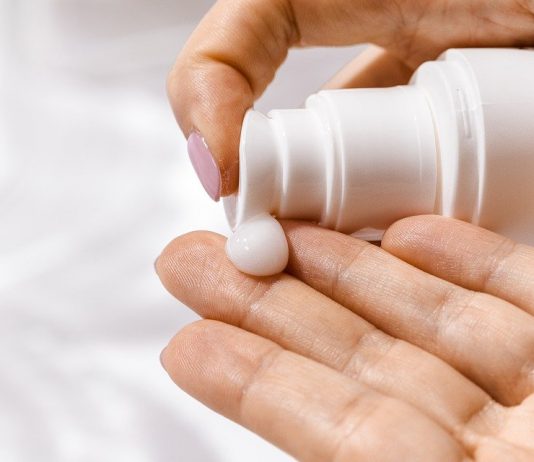 Cum să scăpați de mâinile uscate?