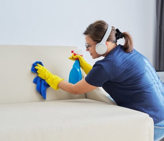 8 trucuri de casa pentru a curata pielea alba