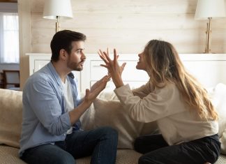 Cum sa identifici steagurile rosii intr-o relatie?