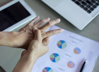 Eliberati tensiunea de la incheieturi cu aceste 7 exercitii