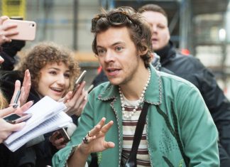 Harry Styles va recomanda 5 carti grozave pe care ar trebui sa le cititi