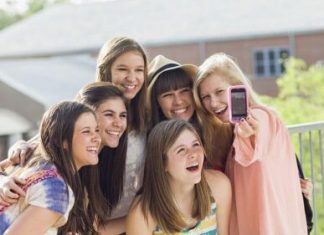 Pericolele retelelor sociale in adolescenta