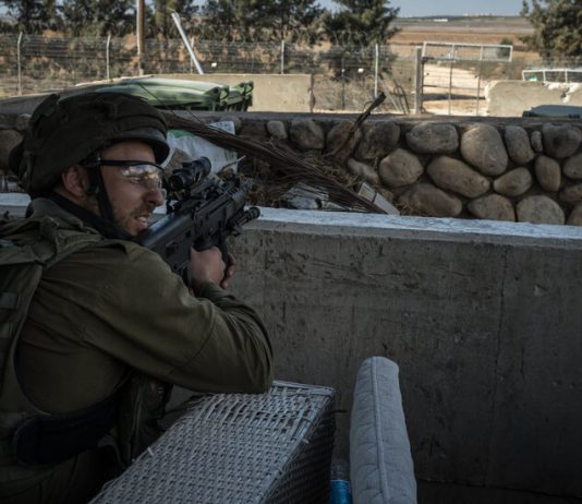 Peste 500.000 de oameni fug din sud in Gaza