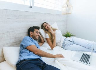 6 avantaje de a viziona filme si seriale in versiunea originala