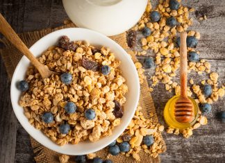 Muesli si fulgi de ovaz: cum sa faci alegerea corecta pentru un mic dejun mai sanatos?